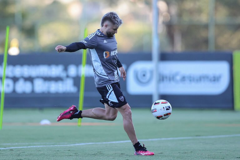 Atlético-MG se aproxima de meta financeira após venda de jogadores