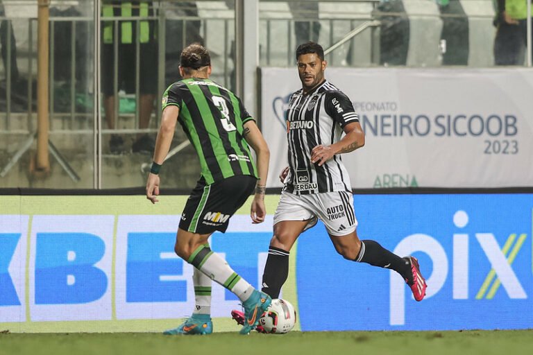 Atlético-MG irá a FMF para reclamar de invasão de jogadores do América em pênalti perdido por Hulk