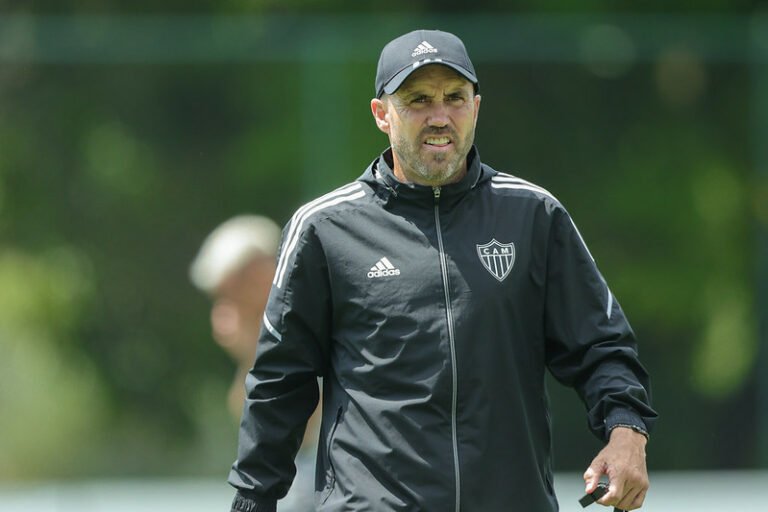 Paulinho revela bastidores da relação entre Eduardo Coudet e elenco do Atlético