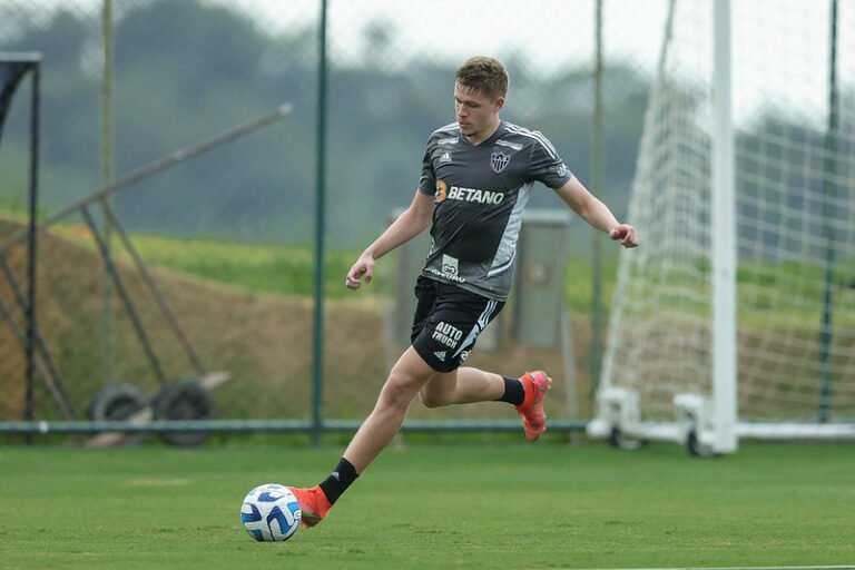 Bruno Fuchs é liberado pelo Departamento Médico e reforça Atlético-MG na Libertadores