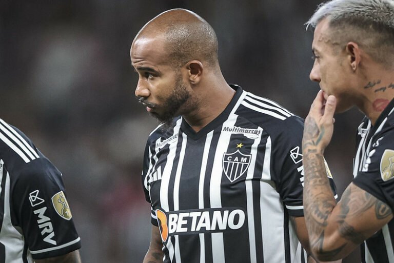 Jogadores saem em defesa de Coudet e falam em foco na final do Campeonato Mineiro