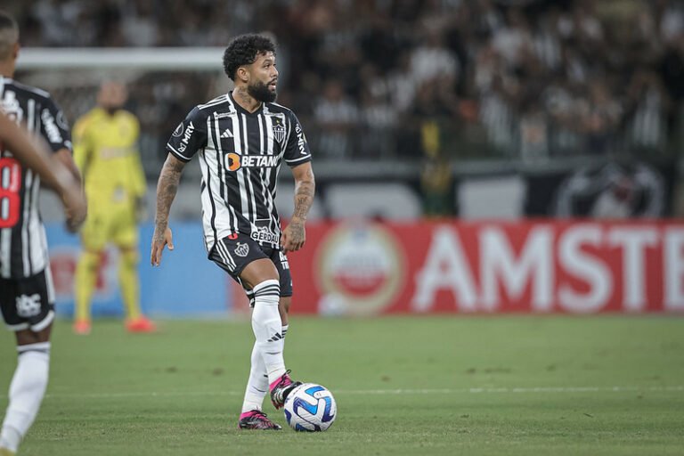 Após derrota, Otávio lamenta desempenho abaixo do time e fala na briga pelo G6