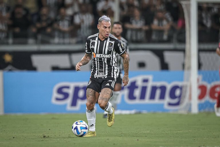 Eduardo Vargas se recupera de lesão e reforça Atlético-MG na Libertadores