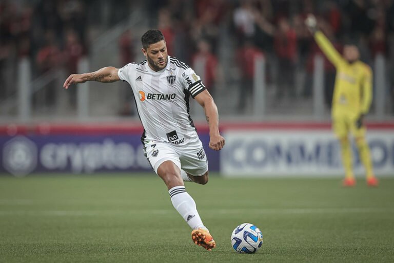 Após derrota, Hulk faz duras críticas a arbitragem na Arena da Baixada