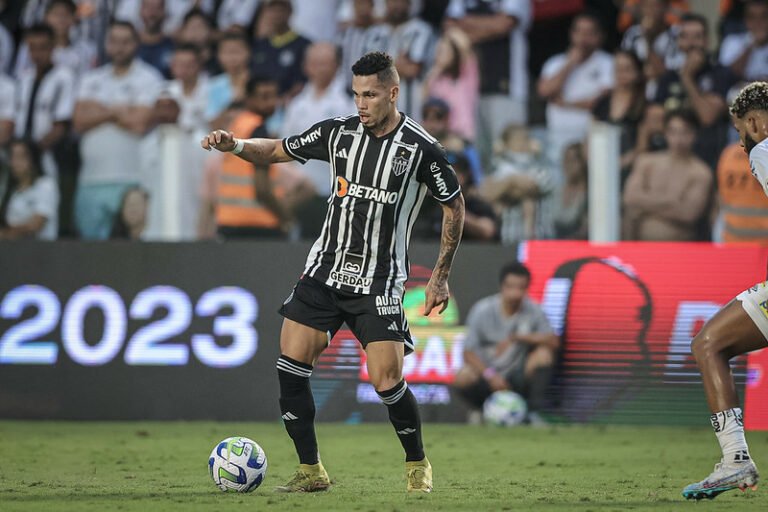 Paulinho fala em frustração pelo empate diante o Santos e comenta sobre foco nos próximos jogos