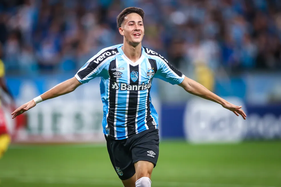 Grêmio acerta empréstimo de meia ao Coritiba