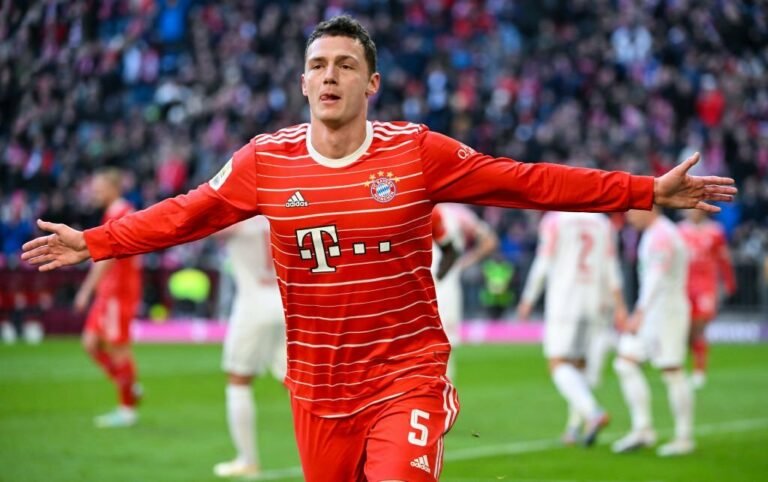 Manchester United quer a contratação de Pavard, do Bayern de Munique