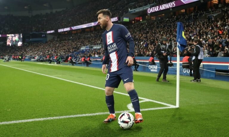 Campeão mundial pela França critica o PSG e sai em defesa de Lionel Messi