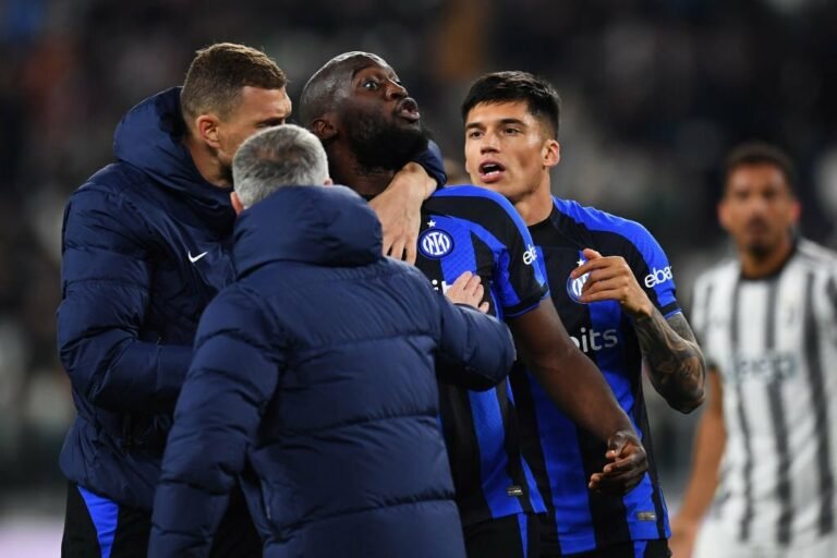 Após episódio de racismo, Lukaku se pronuncia nas redes sociais