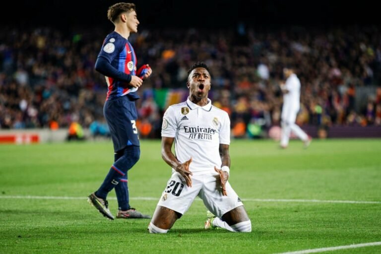 “Está marcando uma era no futebol”, diz Ancelotti sobre Vinícius Júnior