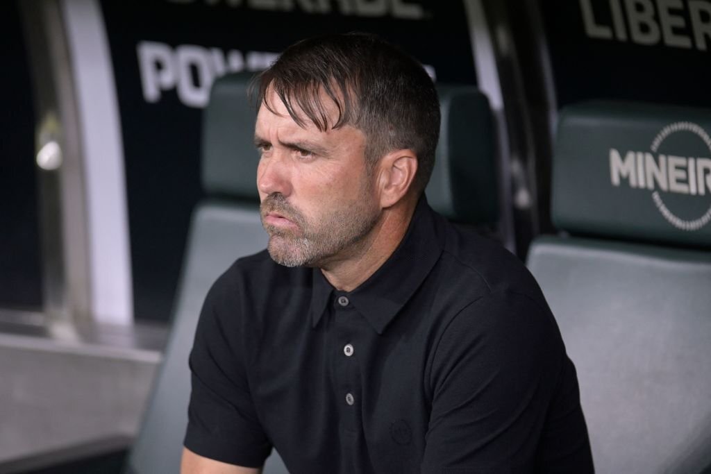 Após reunião com diretoria, Eduardo Coudet segue no comando do Atlético-MG