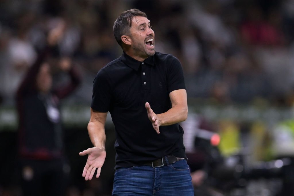 Após interesse do Flamengo, Coudet deve seguir no Atlético-MG