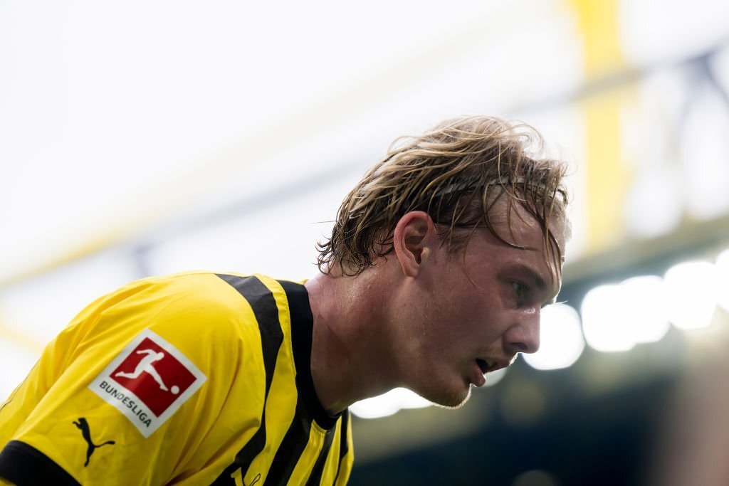 Borussia Dortmund renova contrato de Julian Brandt