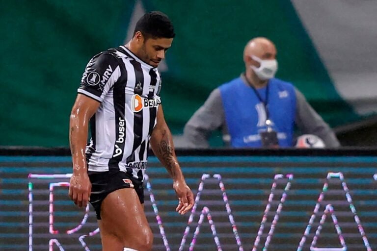 Hulk relembra pênalti perdido e eliminação na Libertadores de 2021