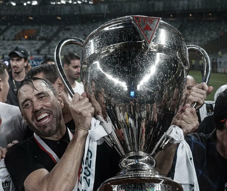 Atlético-MG confirma permanência de Eduardo Coudet e argentino terá multa de R$ 26 milhões