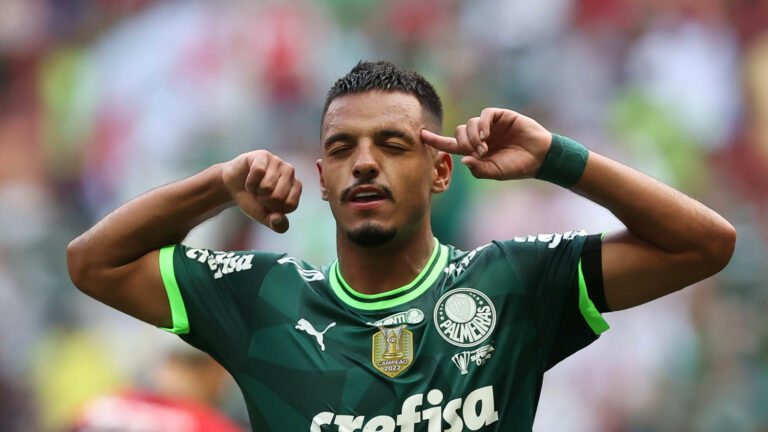 Gabriel Menino, do Palmeiras, quer se aproximar de Veiga em gols nas decisões