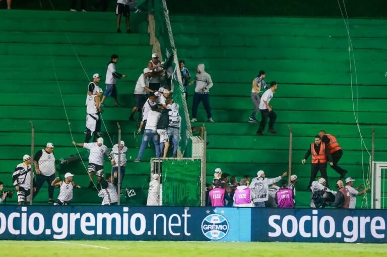Invasão de torcedores do Santos pode render punição, mesmo fora de casa