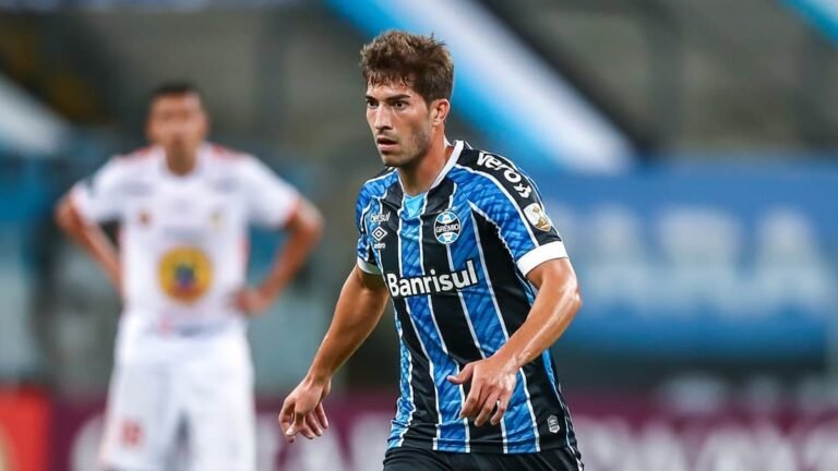 Cruzeiro faz sondagem para repatriar Lucas Silva
