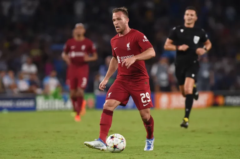 Cotado no Brasil, Arthur, do Liverpool, quer permanecer atuando no futebol europeu