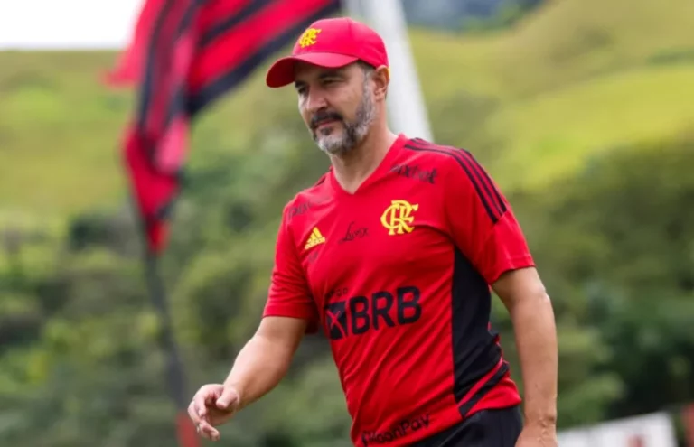 Flamengo terá que pagar valor milionário de multa rescisória caso demita Vitor Pereira; veja