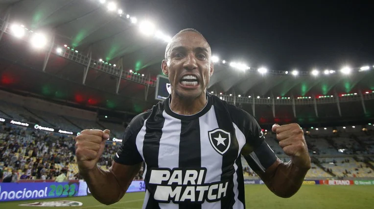 Botafogo pode ter retorno de Marçal contra o Flamengo após lesão