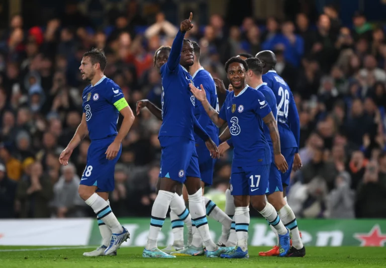 Chelsea avalia cinco treinadores para assumir o comando da equipe; veja