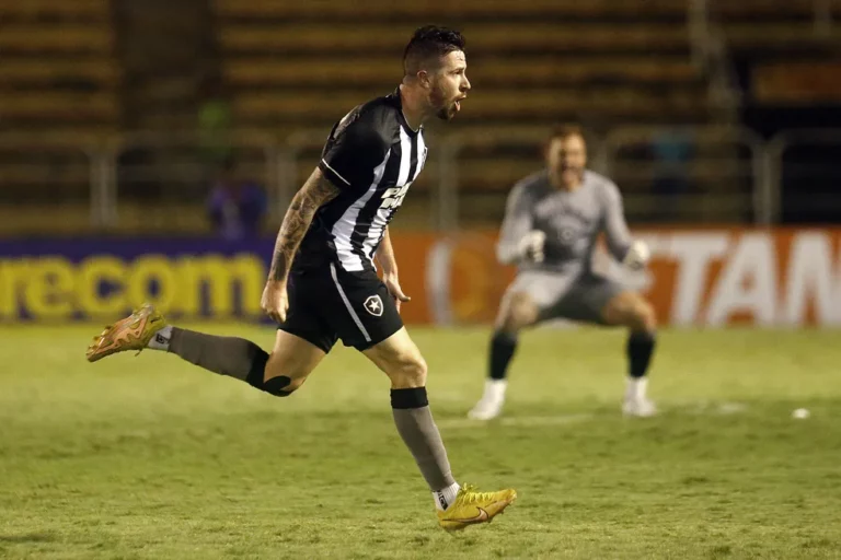 Em alta, Gustavo Sauer fala sobre crescimento no Botafogo