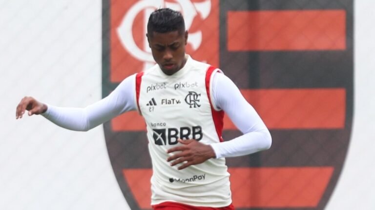 Bruno Henrique se recupera de tendinite no joelho e retorna contra o Botafogo