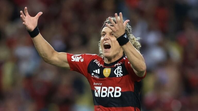 Após dores na coxa, David Luiz é poupado da partida contra o Inter