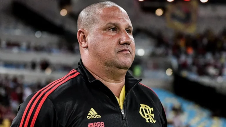 Mário Jorge testa formação sem Pedro para estreia do Brasileirão