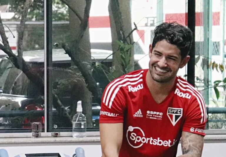 Sem clube e treinando no São Paulo, Alexandre Pato tem previsão para retornar aos gramados