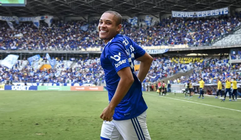Cruzeiro tem ação de R$ 56 milhões a receber por Vitor Roque e dirigente mantém otimismo
