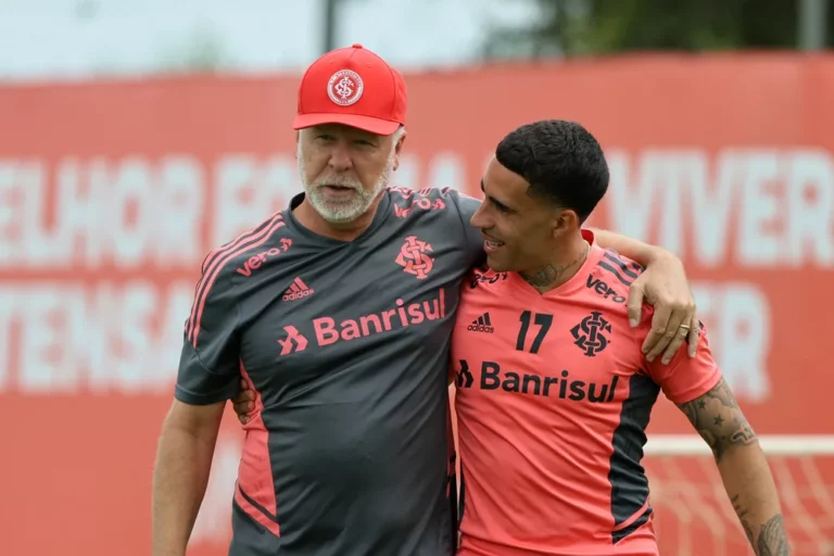 Internacional chega a Colômbia para fazer sua estreia na Libertadores