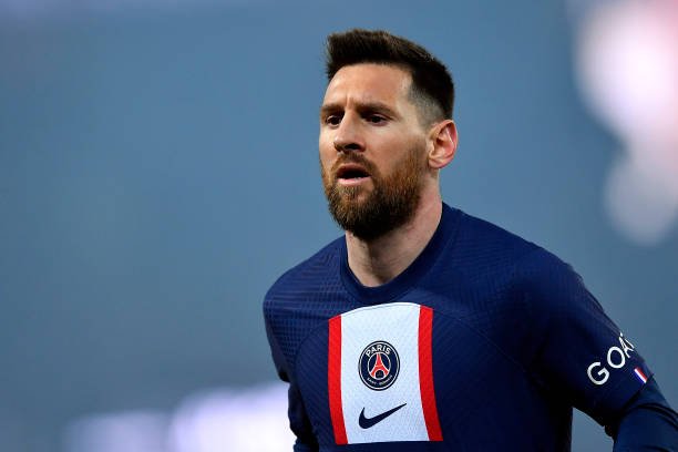 PSG quer reduzir salário de Lionel Messi para fechar a renovação