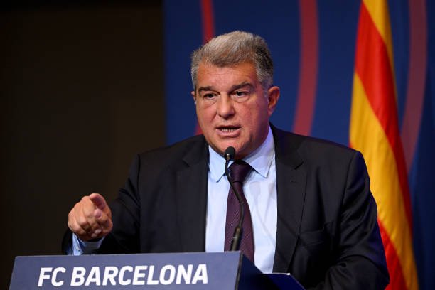 Presidente do Barcelona faz duro ataque ao Real Madrid: “Sempre foi favorecido pelas decisões da arbitragem”