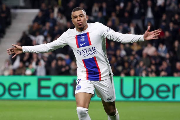 PSG descarta negociar Kylian Mbappé e planeja renovação de contrato