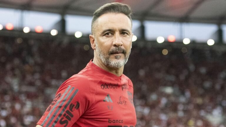 Flamengo acerta forma de pagamento da multa rescisória de Vítor Pereira