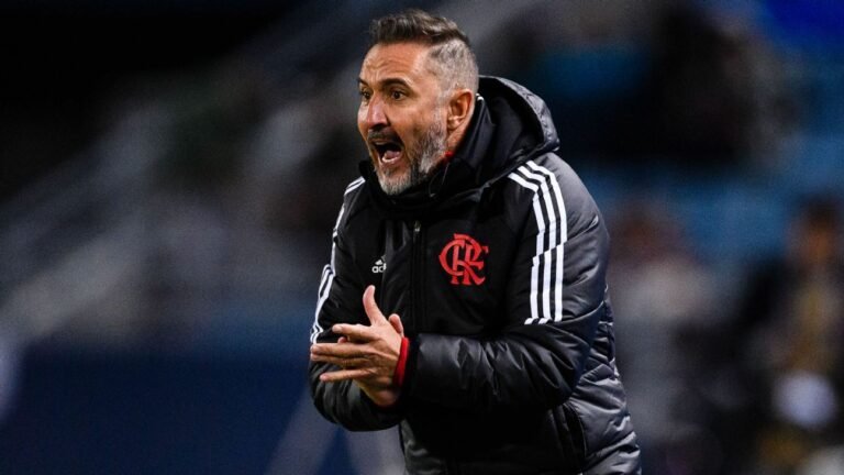 Apesar de pressão, Vítor Pereira tem aprovação dos jogadores do Flamengo