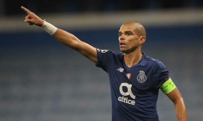 Aos 40 anos, Pepe renova com Porto até 2024