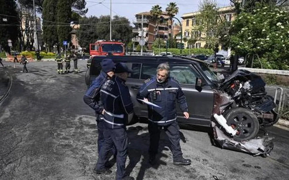 O atacante Ciro Immobile, da Lazio, sofreu um grave acidente de carro neste domingo (16), em Roma, próximo ao estádio Olímpico. 