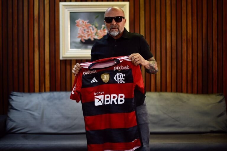 Flamengo anunciou Jorge Sampaoli sem ter acordo assinado, diz jornalista