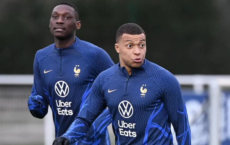 PSG aposta em Mbappé para vencer concorrência e contratar Kolo Muani