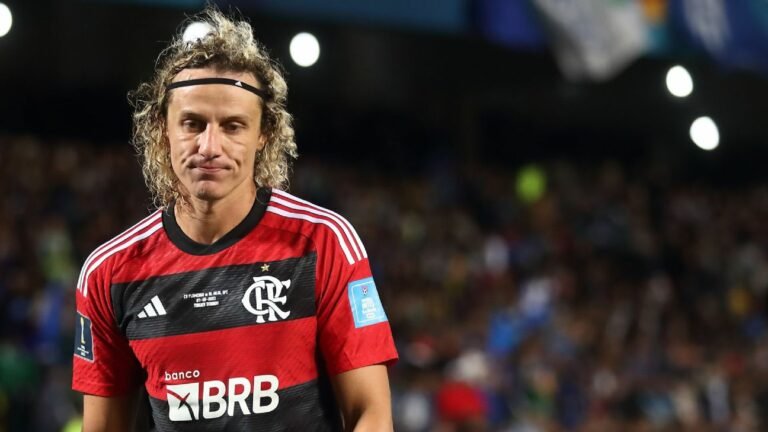 Com dores, David Luiz é vetado contra o Coritiba e vira dúvida para Libertadores