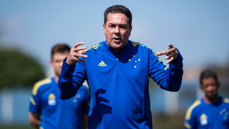 Cotado para assumir o Cruzeiro, Luxemburgo já tirou o time do Z4 em 2021