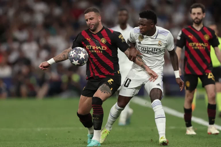 Walker elogia Vinícius Jr. e lhe defende contra críticas: “Não tire o futebol dele”