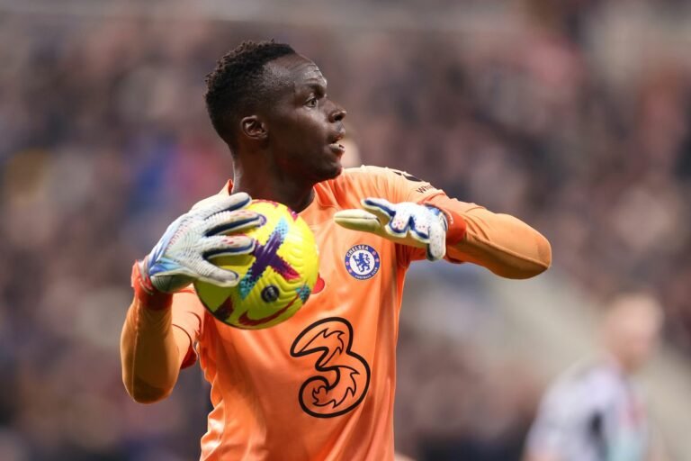 Chelsea está disposto a ouvir propostas pelo goleiro Édouard Mendy