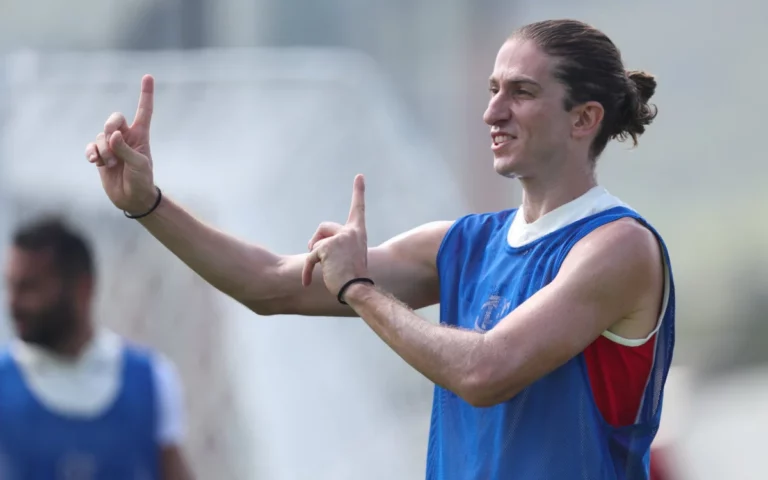 Filipe Luís se forma em curso da CBF e dá novo passo para se tornar treinador
