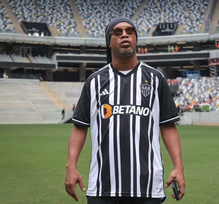 Justiça determina bloqueio de R$ 8,8 milhões do Atlético-MG por dívida com Ronaldinho Gaúcho