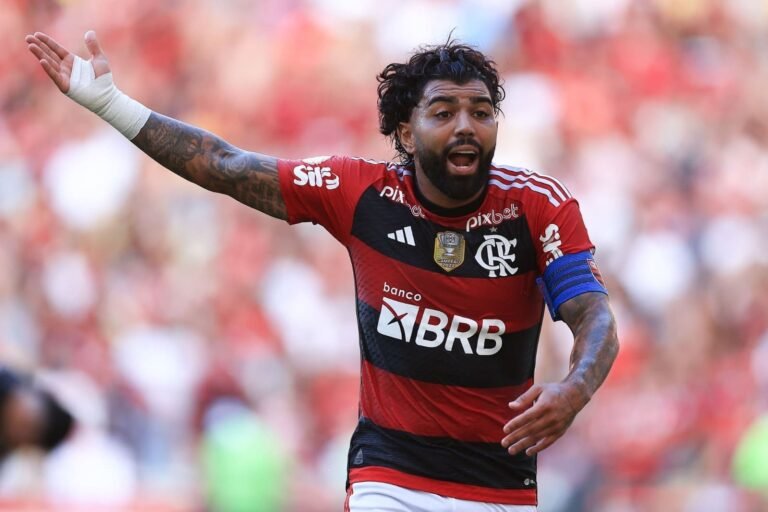 Torcedores do Flamengo questionam forma física de Gabigol