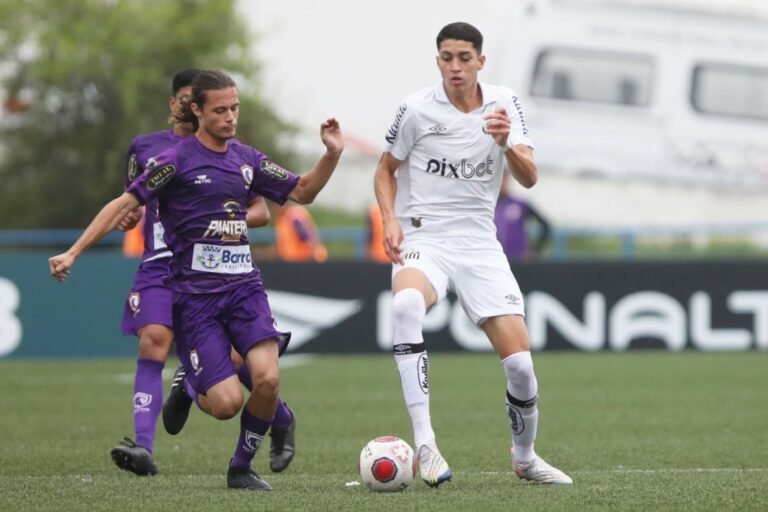 Evolução de Jair deve reforçar o Santos no segundo semestre